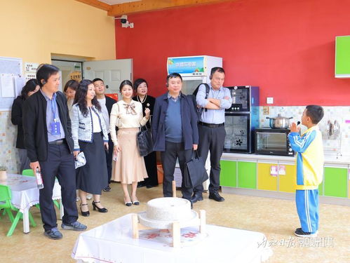 省教师发展中心到内江市实验幼儿园验收评价四川省教师教育实践基地跟岗实践项目专题工作
